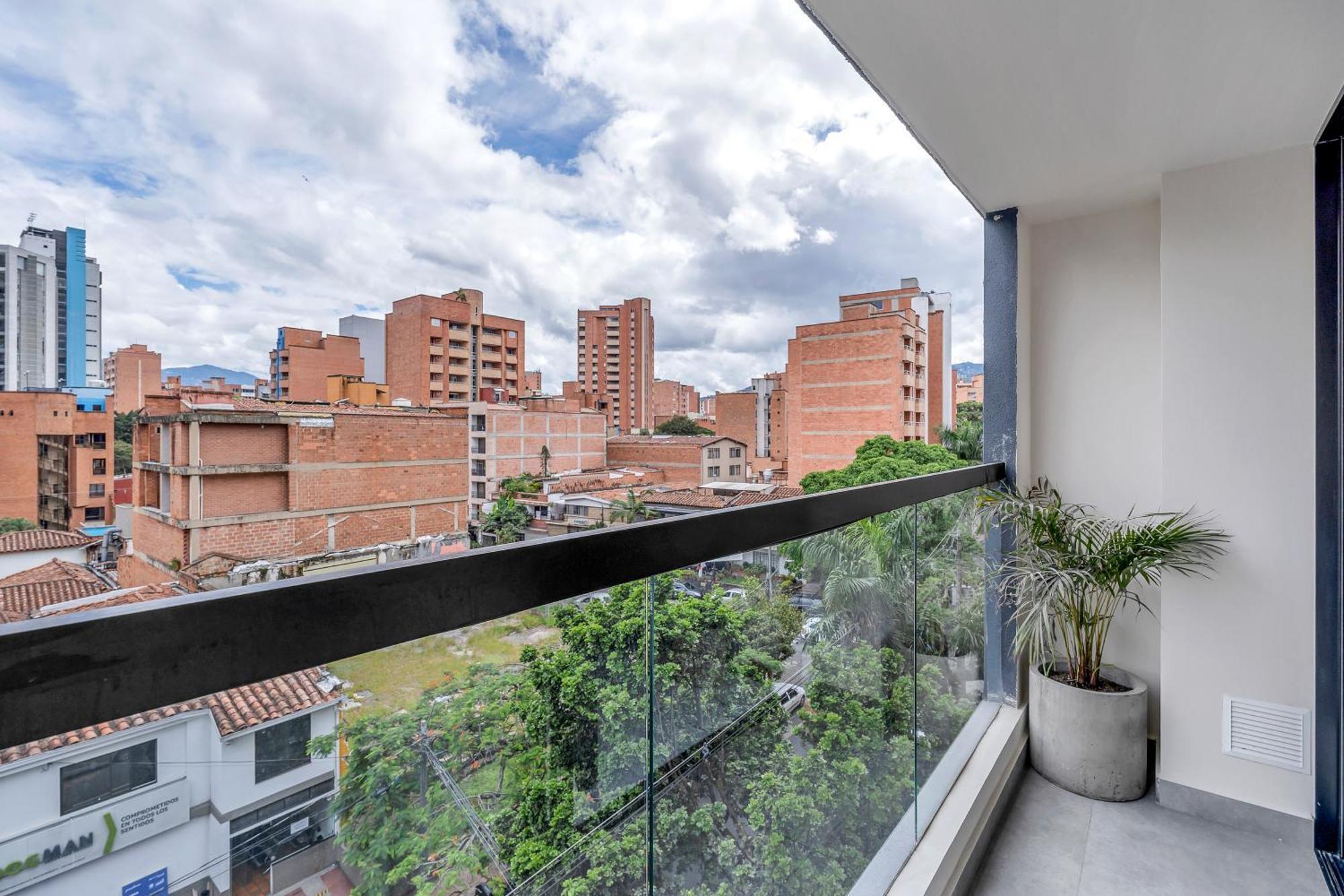 Apartamentos Housy Laureles Medellin Bagian luar foto