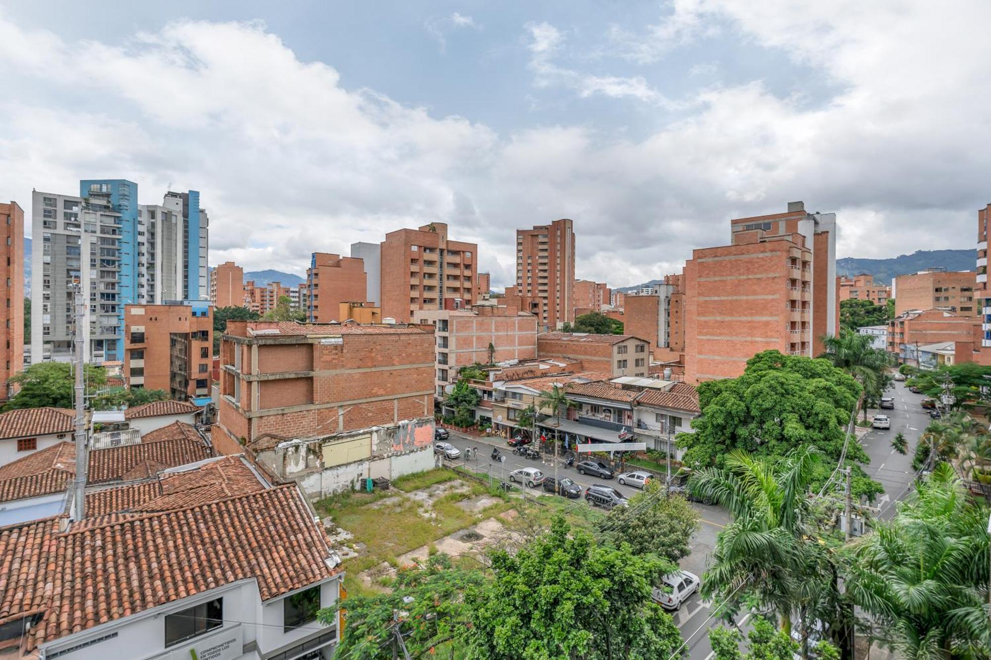 Apartamentos Housy Laureles Medellin Bagian luar foto